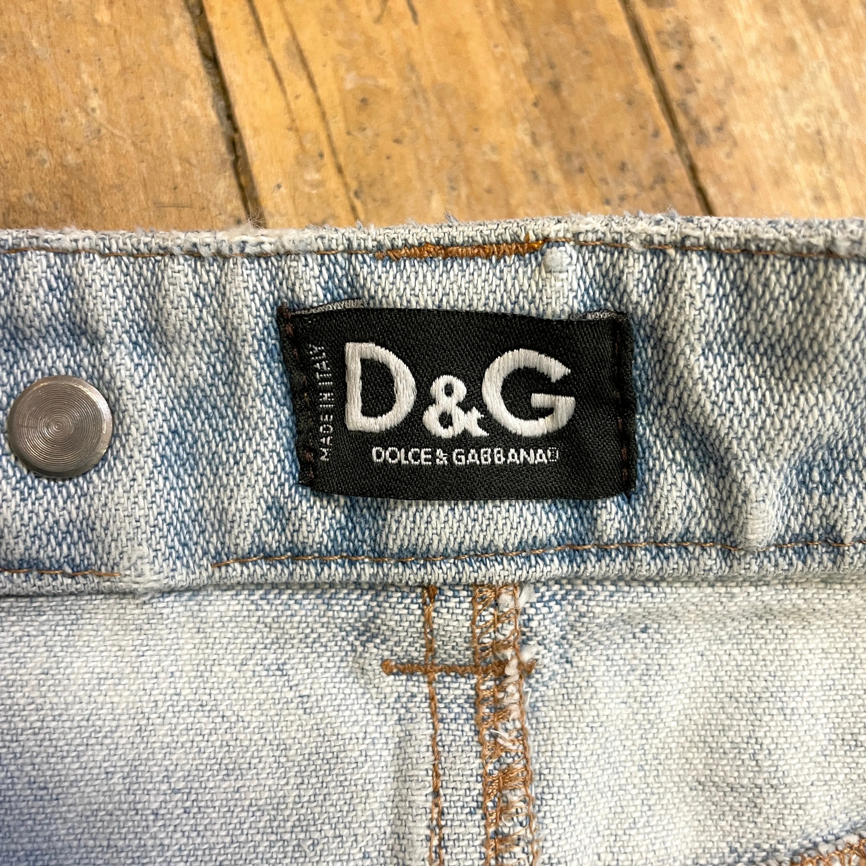 Vintage D&G Dolce & Gabbana Designer Made in Italy Light Wash Denim Rivet Skirt Size M